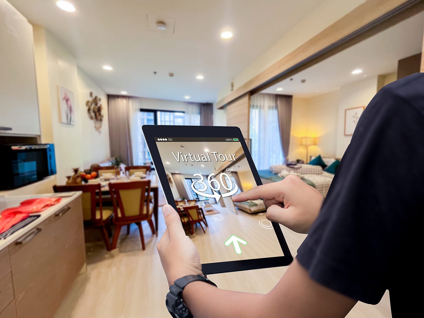 Virtual,Tour,360,For,Real,Estate,Technology,Concept.man,Hands,Holding